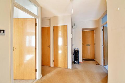 2 bedroom flat for sale, Nightingale Court, Hertford SG14