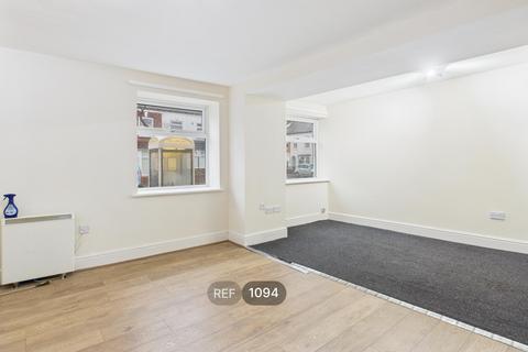 2 bedroom flat to rent, De La Pole Avenue, Hull, HU3 6QT