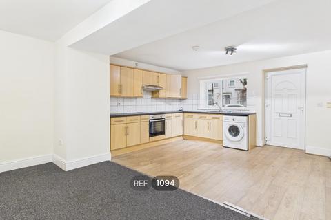 2 bedroom flat to rent, De La Pole Avenue, Hull, HU3 6QT