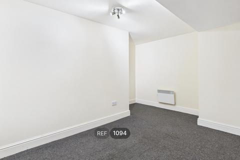 2 bedroom flat to rent, De La Pole Avenue, Hull, HU3 6QT