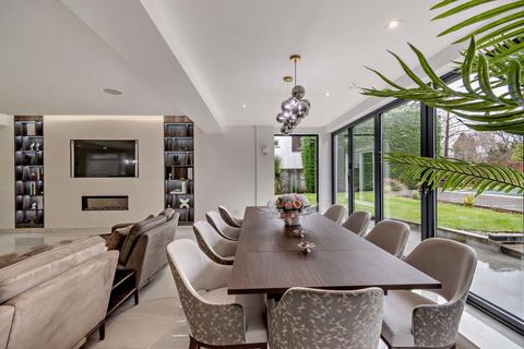 4 bedroom detached house to rent, Oxhey Lane