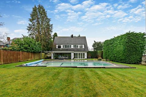 4 bedroom detached house to rent, Oxhey Lane