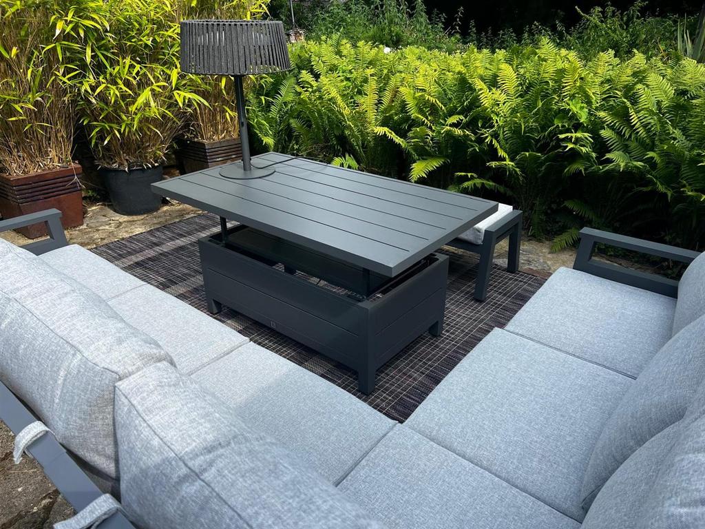 Seating Area Summer