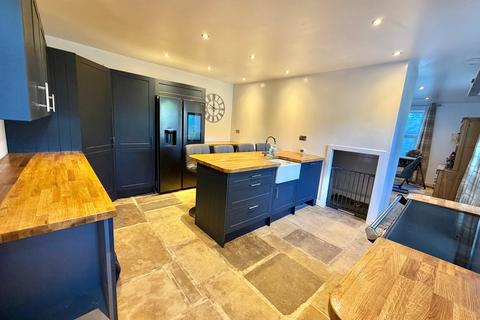 3 bedroom end of terrace house for sale, Denholme Road, Oxenhope, Keighley, BD22