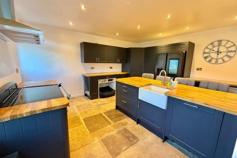 3 bedroom end of terrace house for sale, Denholme Road, Oxenhope, Keighley, BD22