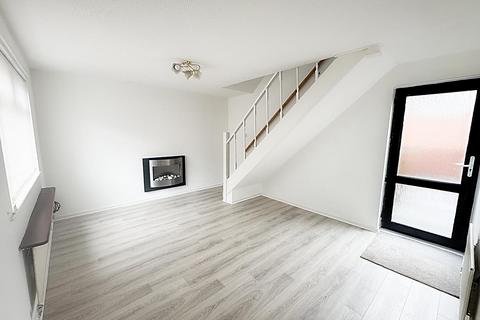 2 bedroom terraced house to rent, North Road, Wallsend