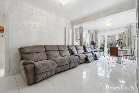 3 bedroom semi-detached house for sale, Lichfield Terrace, Upminster, RM14