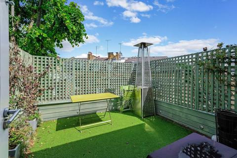 3 bedroom apartment for sale, Kempsford Gardens, SW5