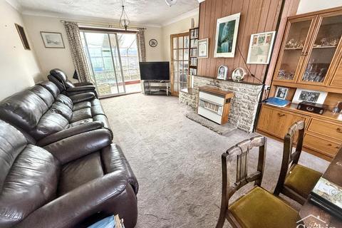 4 bedroom semi-detached house for sale, Frost Road, Bournemouth, BH11 8