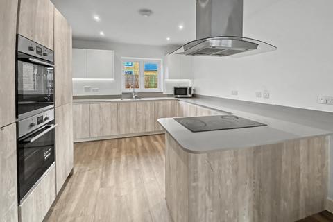 undefined, Vernon Close, Kings Hill ME19