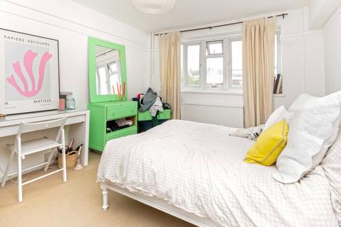 2 bedroom flat to rent, Acre Lane, London SW2