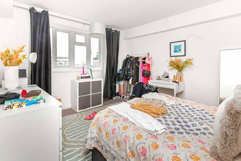 2 bedroom flat to rent, Acre Lane, London SW2