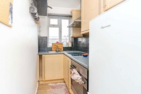 2 bedroom flat to rent, Acre Lane, London SW2