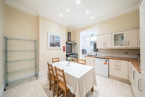 6 bedroom house to rent, Gubyon Avenue, London SE24