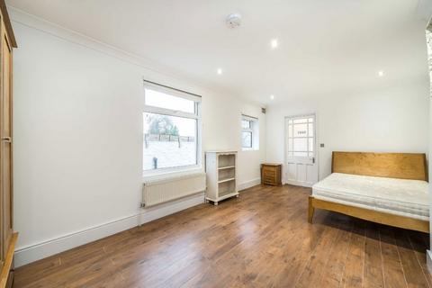 6 bedroom house to rent, Gubyon Avenue, London SE24