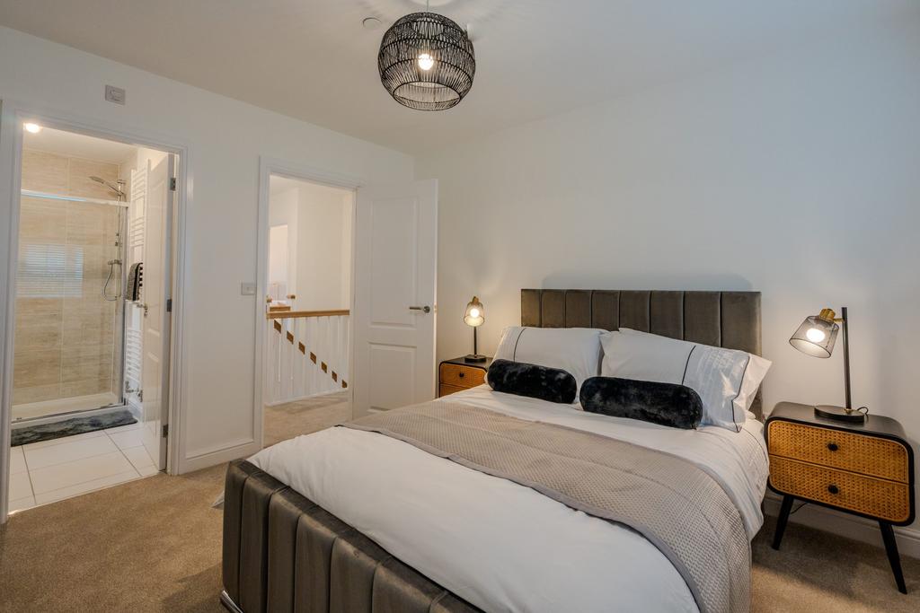 Master bedroom, en suite