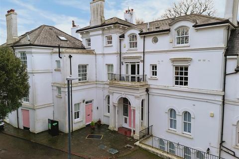 2 bedroom flat to rent, West Hill, Harrow on the Hill