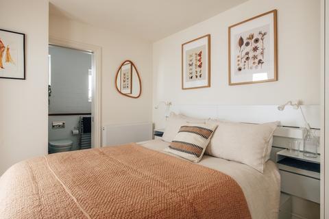 1 bedroom flat to rent, Vale of Health, London NW3