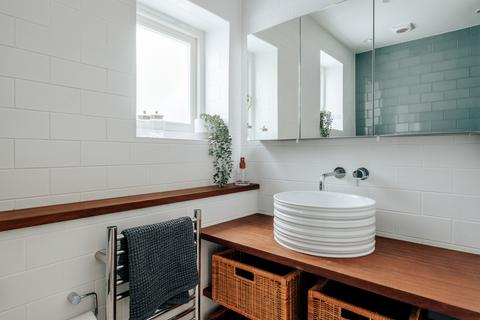 1 bedroom flat to rent, Vale of Health, London NW3