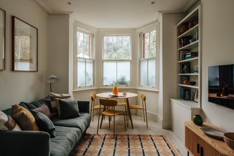 1 bedroom flat to rent, Vale of Health, London NW3