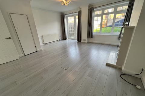 3 bedroom terraced house to rent, Coach Mews, Billericay