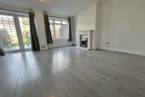 3 bedroom terraced house to rent, Coach Mews, Billericay