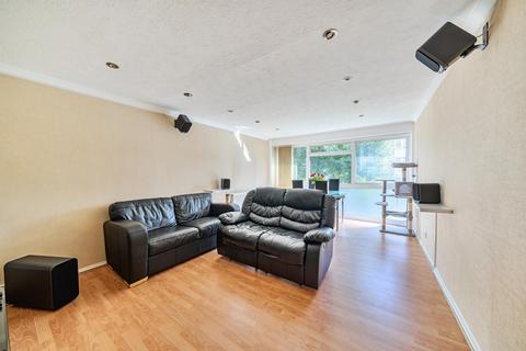 2 bedroom flat to rent, Aran Drive, Stanmore HA7