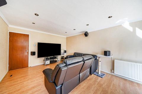 2 bedroom flat to rent, Aran Drive, Stanmore HA7