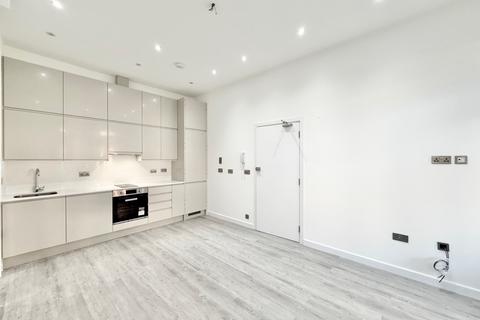 Studio to rent, 59 Canfield Gardens, London NW6