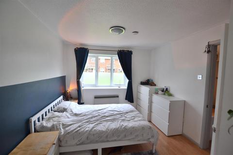 undefined, Swan Way, Fleet GU51