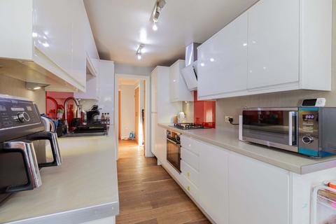 2 bedroom maisonette for sale, Harrogate Court, Langley SL3