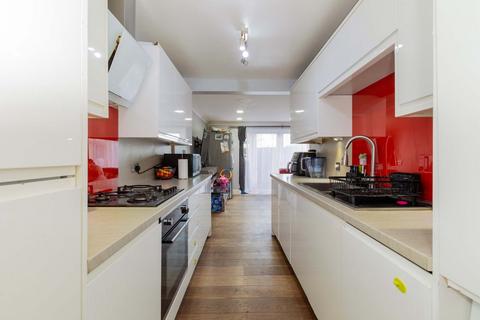 2 bedroom maisonette for sale, Harrogate Court, Langley SL3