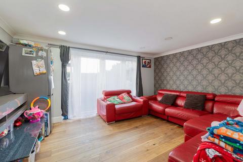 2 bedroom maisonette for sale, Harrogate Court, Langley SL3