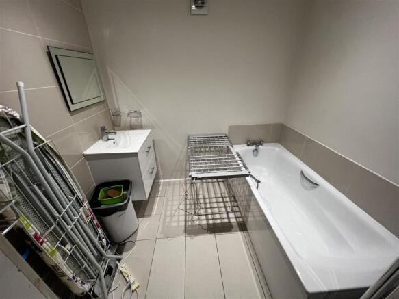 Downstairs bath.jpeg