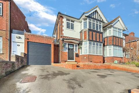 Dunstable, Bedfordshire LU6