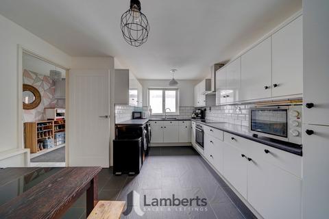 3 bedroom end of terrace house for sale, Sandhurst Close, Church Hill North, B98