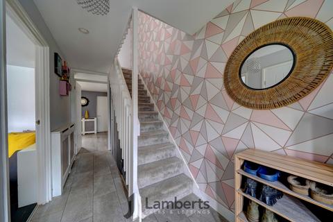 3 bedroom end of terrace house for sale, Sandhurst Close, Church Hill North, B98