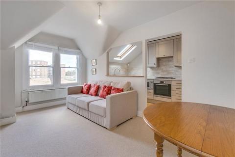 2 bedroom flat to rent, Comyn Road, London SW11