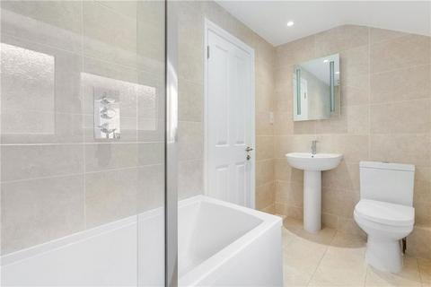 2 bedroom flat to rent, Comyn Road, London SW11