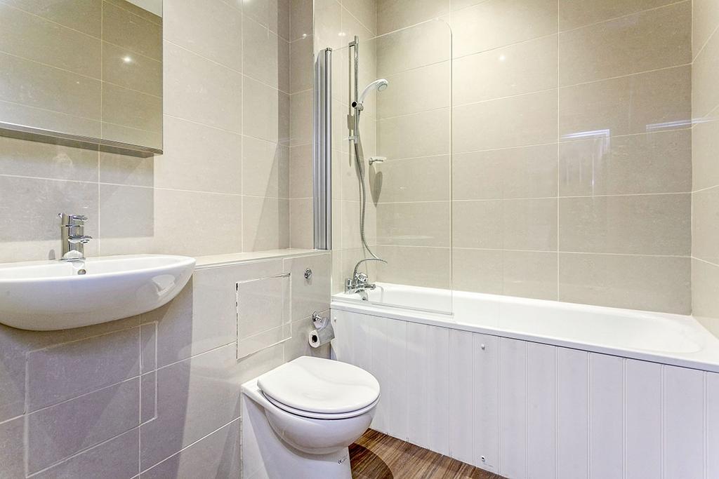 Bathroom 2.jpg
