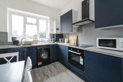 2 bedroom flat to rent, Sandringham Road, London