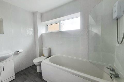 3 bedroom terraced house to rent, Brayton Square, Leeds LS14