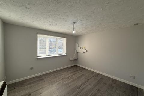 1 bedroom flat to rent, Harrier Way, London