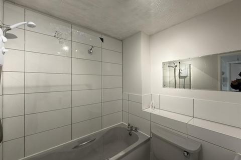 1 bedroom flat to rent, Harrier Way, London