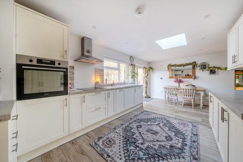 2 bedroom cottage for sale, Farnham cul de sac location