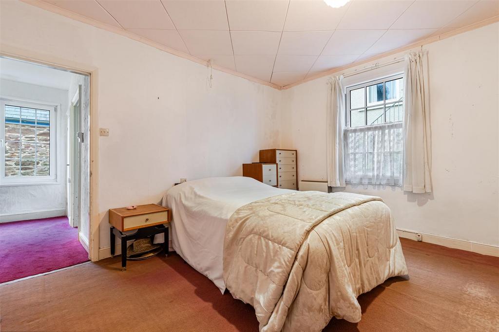 A17 - 18 South Ford Road Dartmouth - 251112.jpg