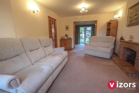 4 bedroom detached house for sale, Chestnut Road, Astwood Bank, Redditch