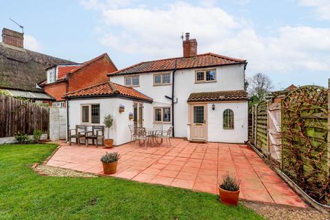 2 bedroom cottage for sale, White Horse Lane, Briggate