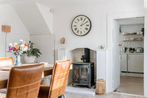 2 bedroom cottage for sale, White Horse Lane, Briggate