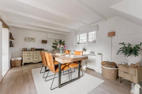 2 bedroom cottage for sale, White Horse Lane, Briggate